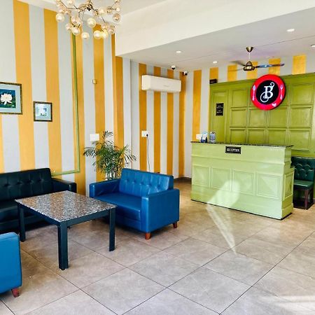 Hotel Golden Fern Patiāla Extérieur photo