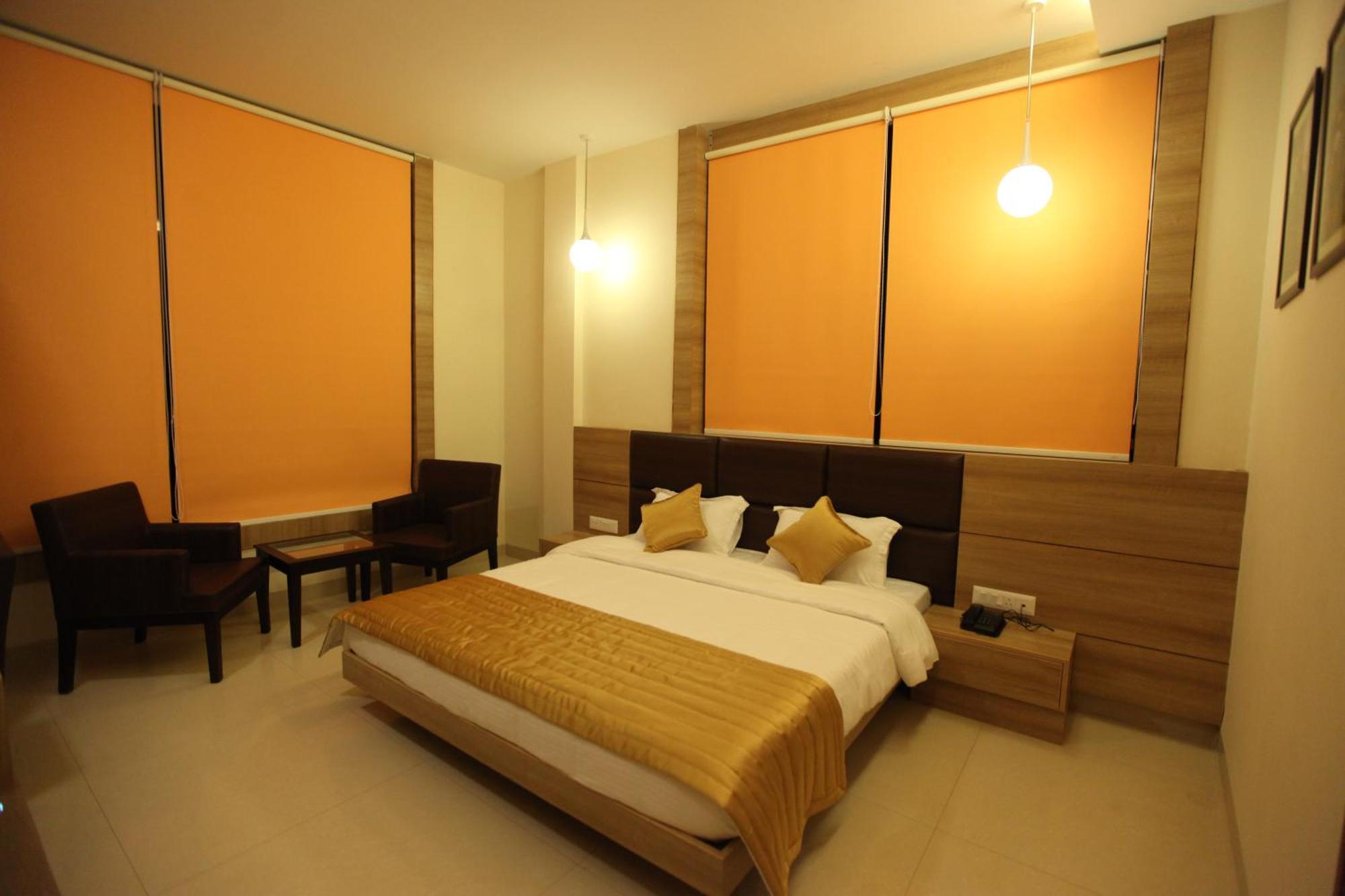 Hotel Golden Fern Patiāla Extérieur photo