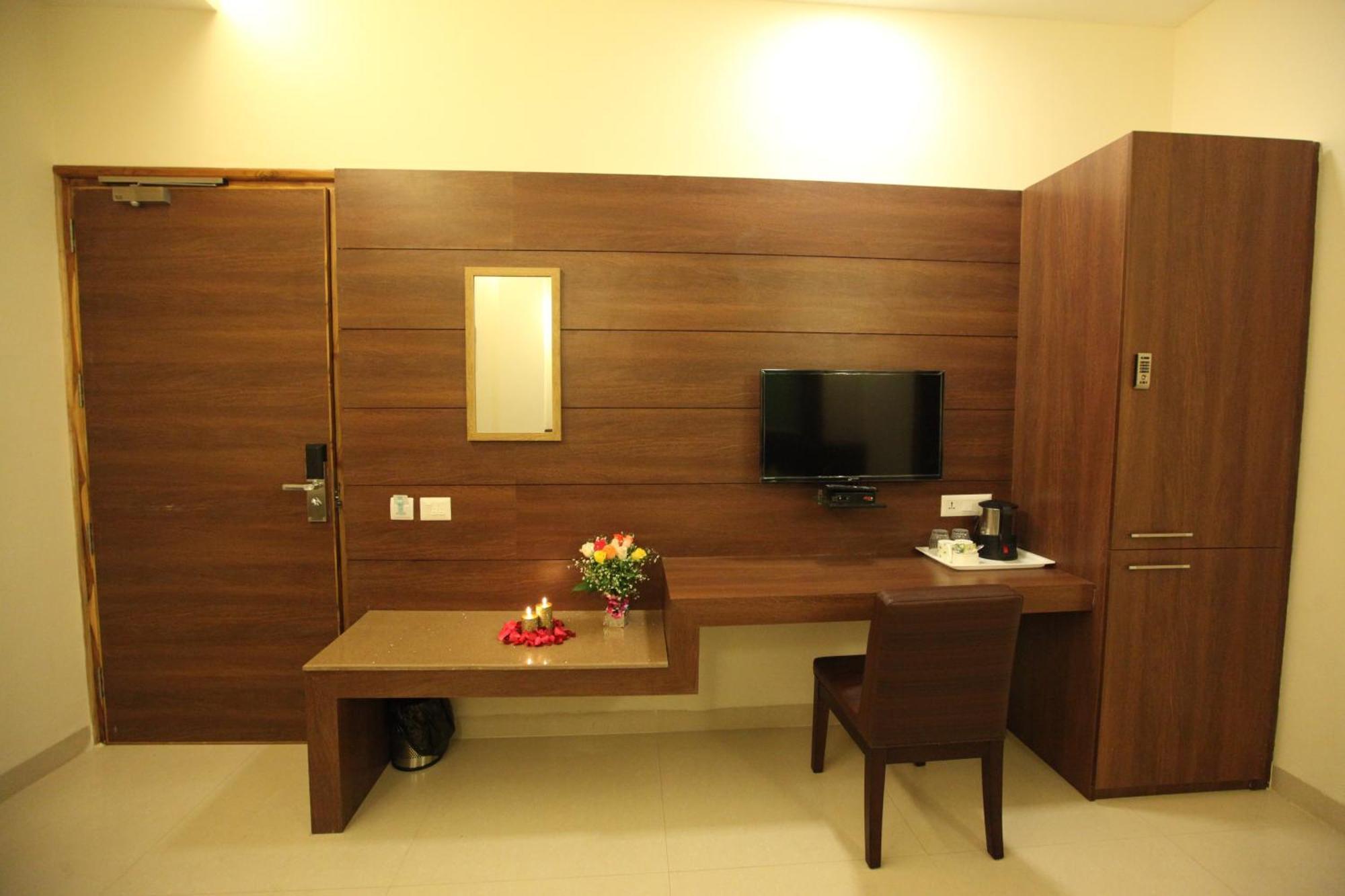 Hotel Golden Fern Patiāla Extérieur photo